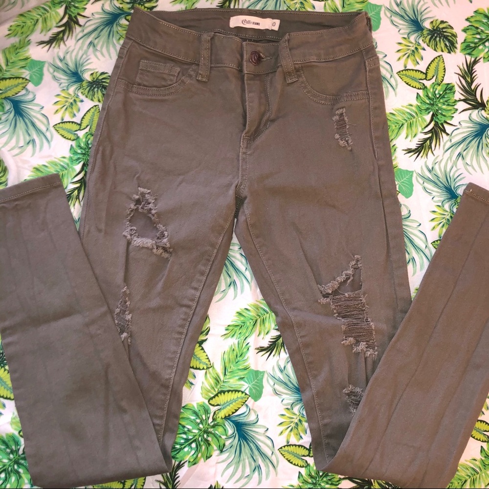 SOLD ✨ SIZE 0/24W HIGH RISE DISTRESSED ARMY GREEN